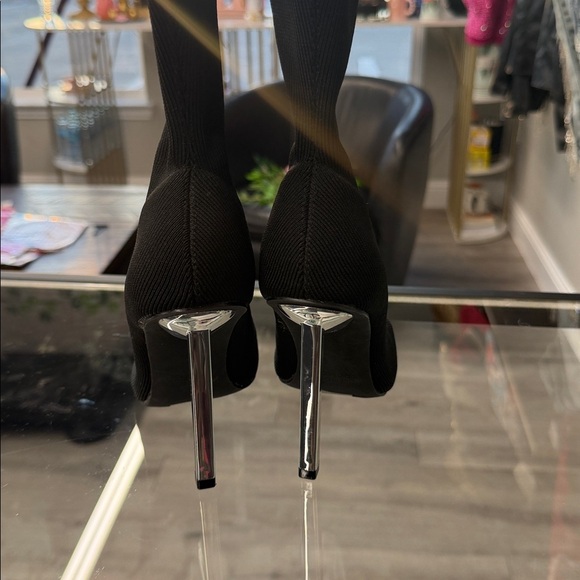 Elegant Black Women's Boots - Picture 3 of 3